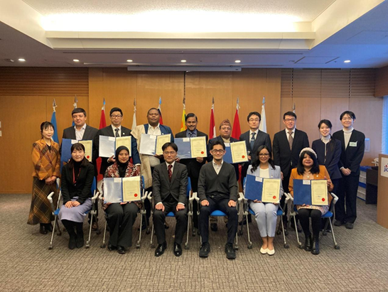 PEMBELAJARAN DARI KNOWLEDGE CO-CREATION PROGRAM : TRANSFORMASI KEBIJAKAN KETENAGAKERJAAN UNTUK PEKERJAAN YANG LAYAK